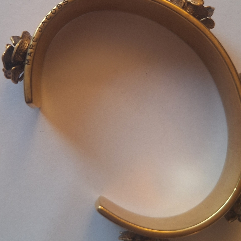 Marc Jacobs Bracelet w/ Flowers - Picture 10 of 10